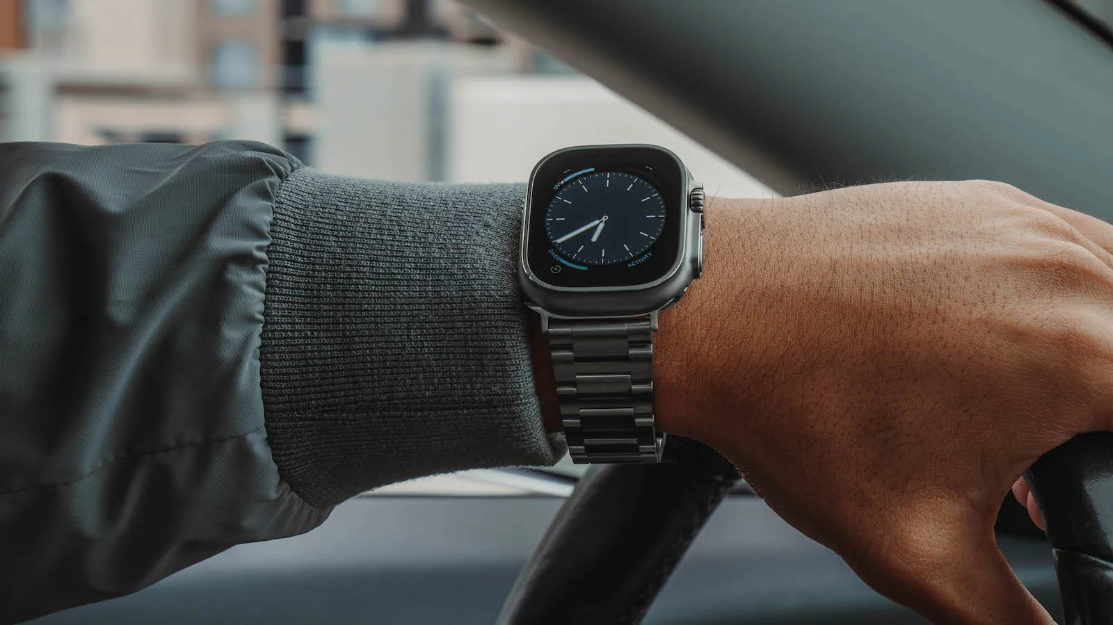 Apple Watch su plastikiniu korpusu
