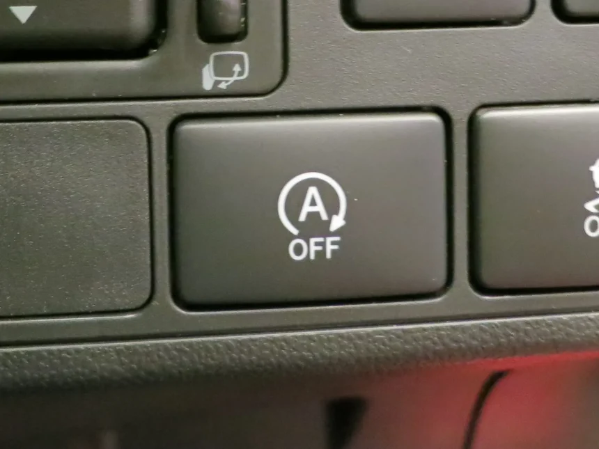 Automatinis variklio įjungimo ir išjungimo mygtukas