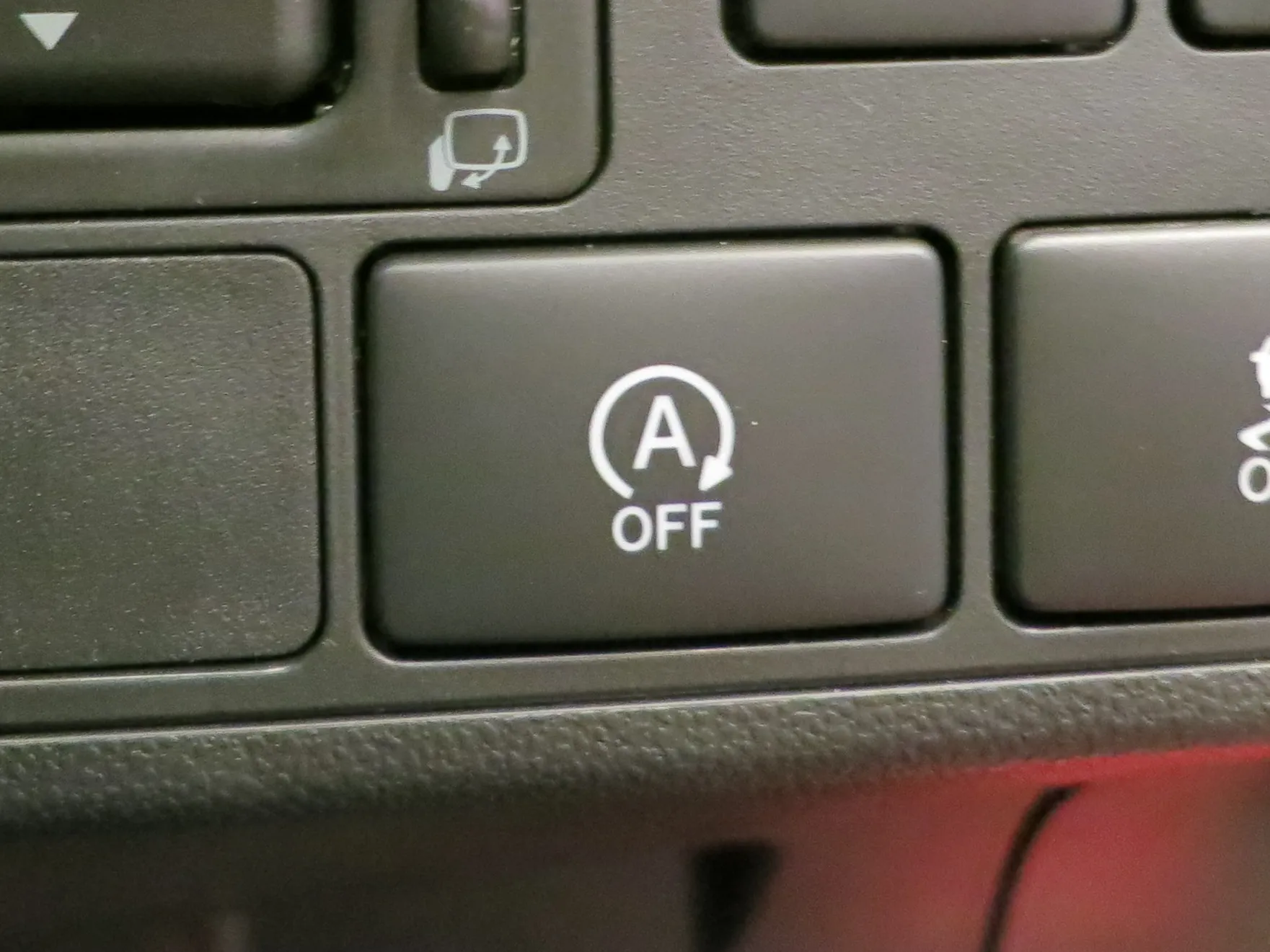 Automatinis variklio įjungimo ir išjungimo mygtukas