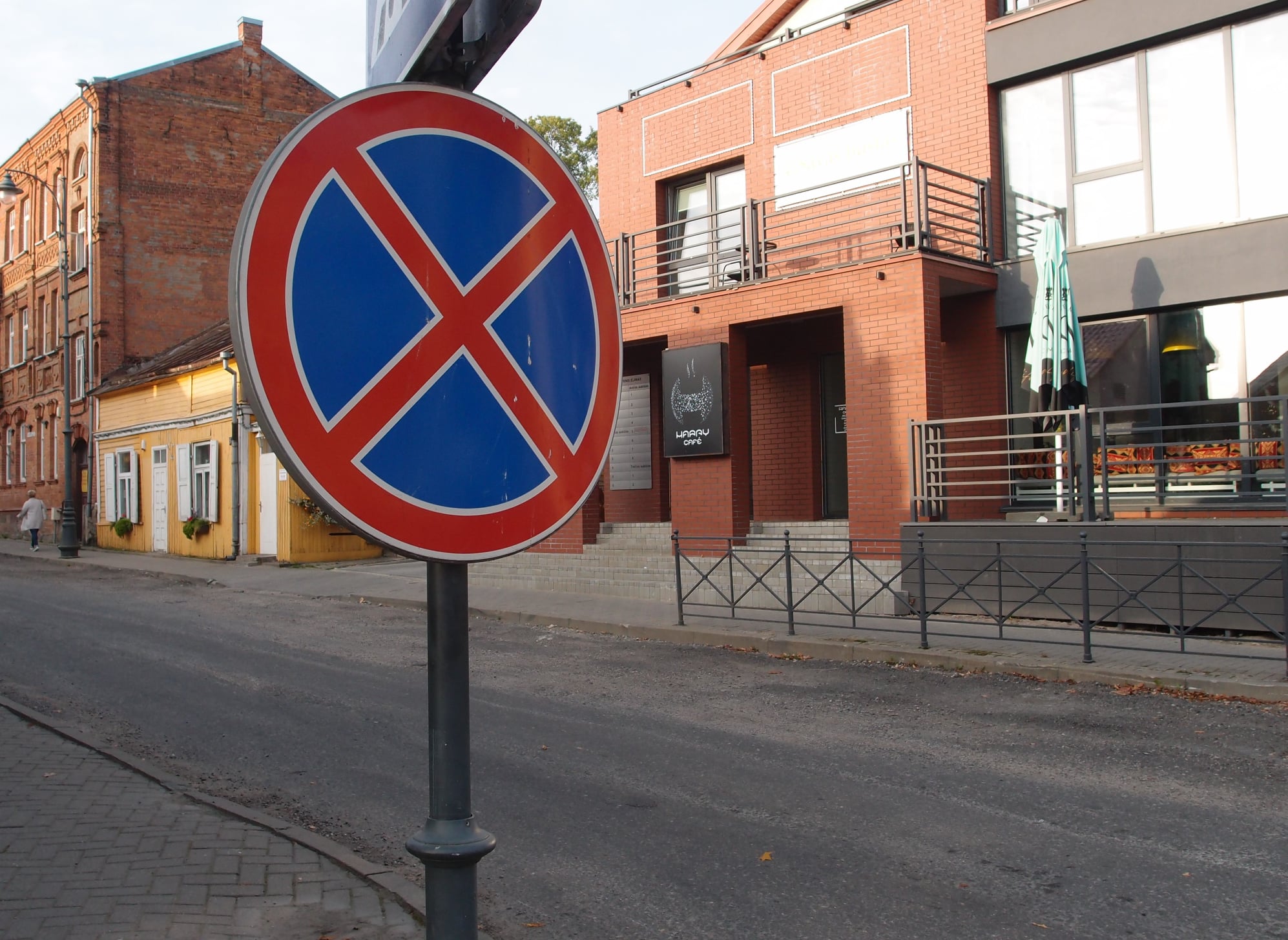 KET ženklas sustoti ir stovėti draudžiama