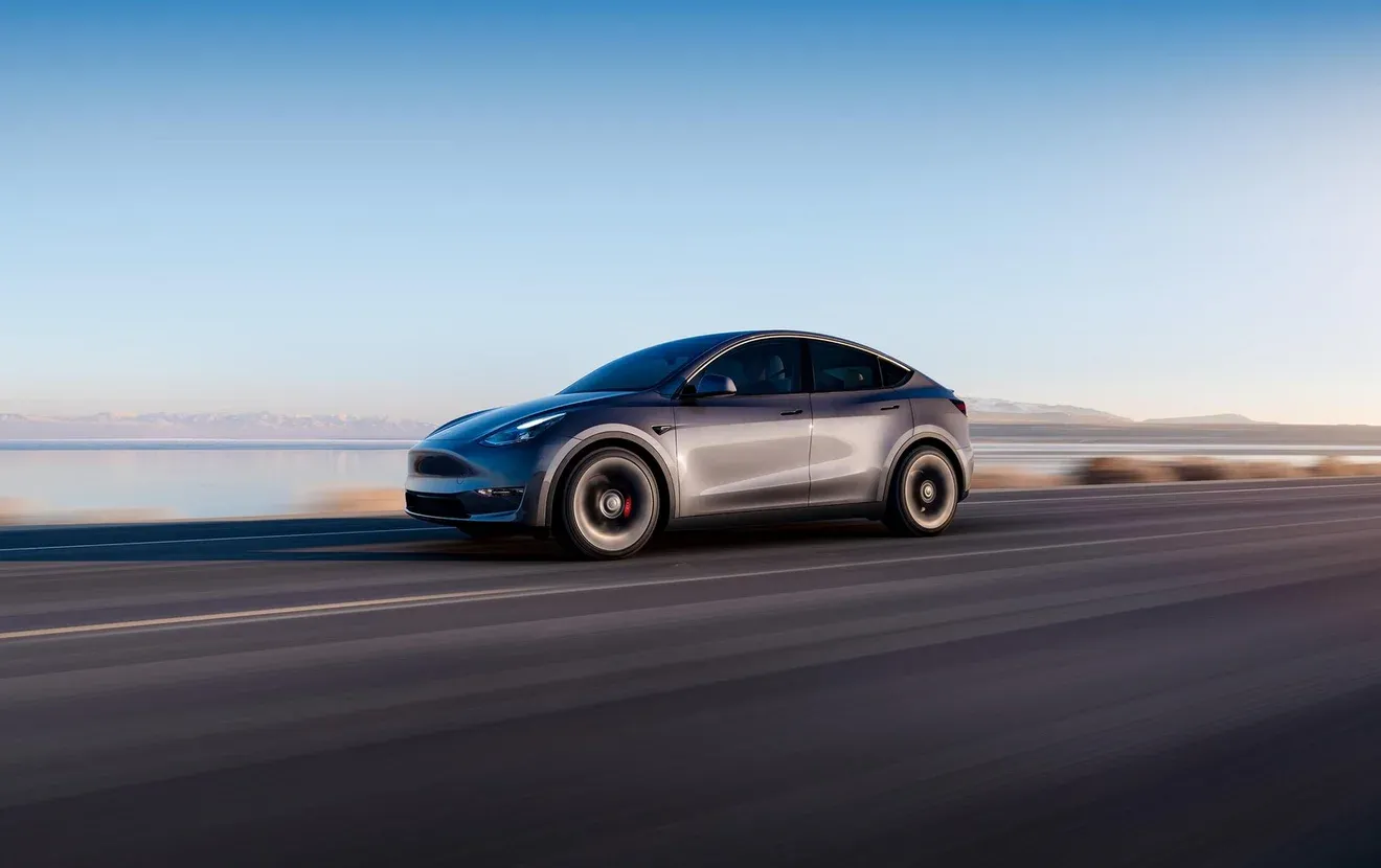 Tesla Model Y - populiariausias pasaulyje 2024 m.