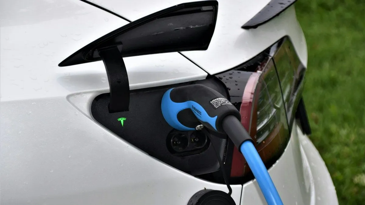 Tesla įkrovimo jungtis
