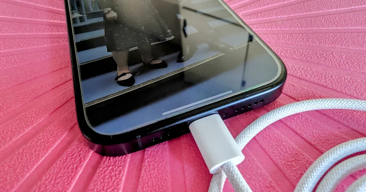 iPhone 16 įkrovimas