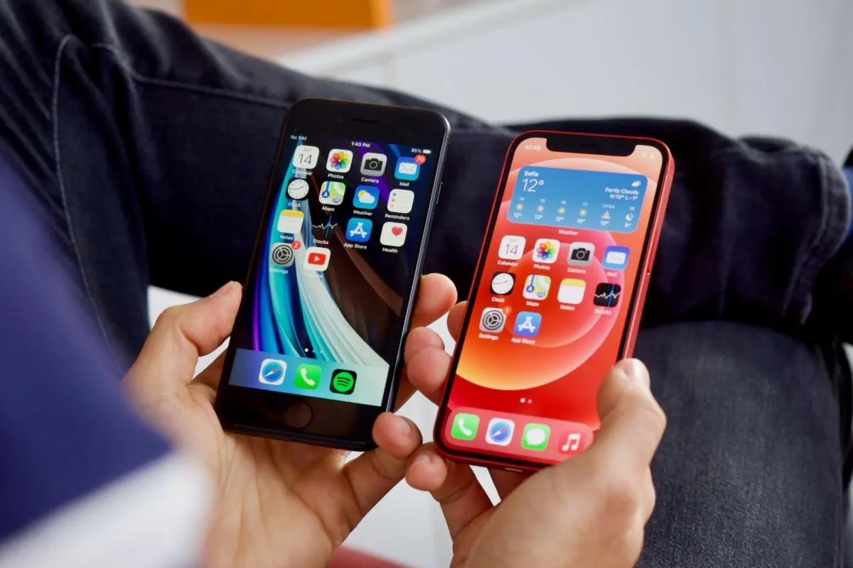 „iPhone 12 mini“ ir „SE 2020“ buvo populiariausių „iPhone“ sąrašo viršuje