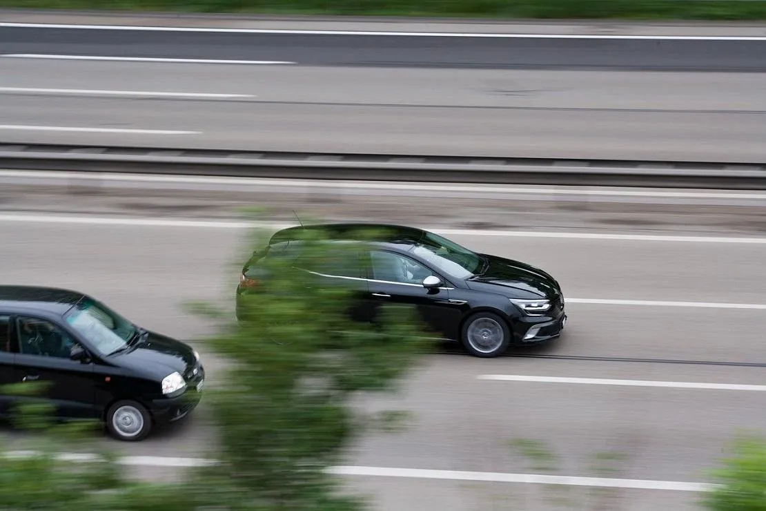 Automobilio lenkimas kelyje