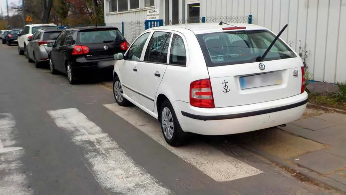 Baudos už neteisingą automobilių statymą