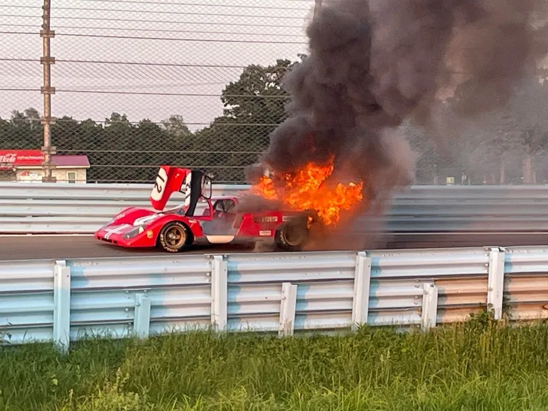 Ferrari 512M užsidegė