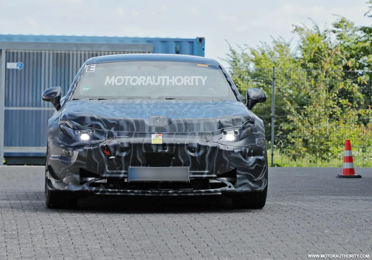 2027 Mercedes-AMG GT 4 elektromobilis / Motorauthority nuotr.