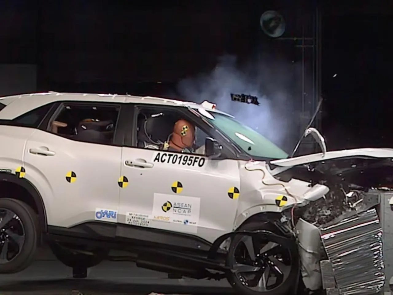 Mitsubishi Xforce susidūrimo testas