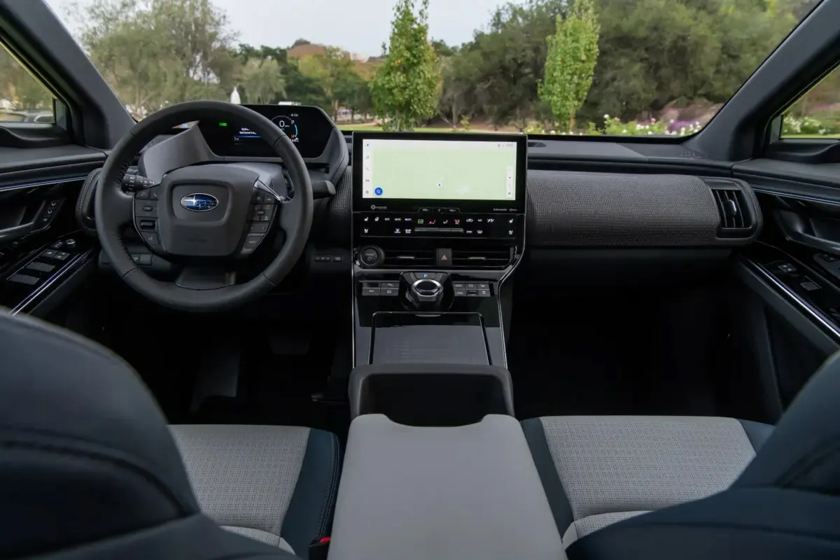 Subaru Solterra vidus 2