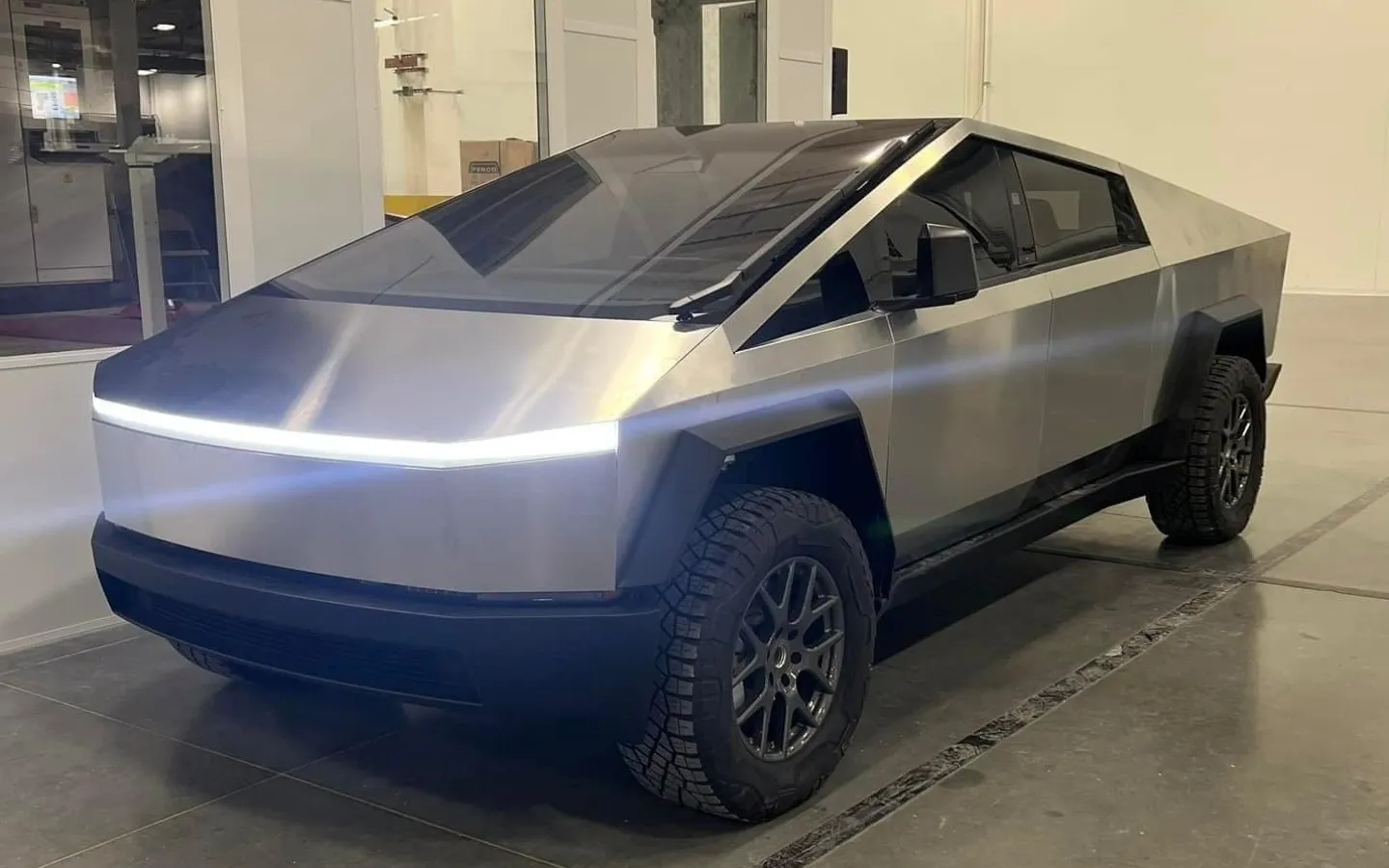 Tesla Cybertruck kaina padidėjo
