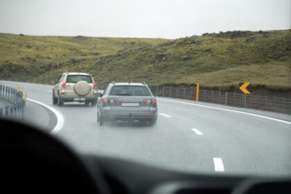 Atstumas tarp 2 automobilių