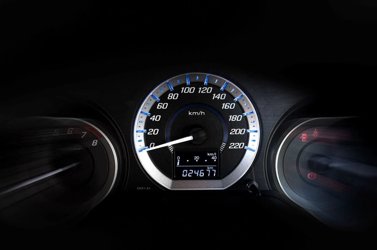 Kaip neapsigauti perkant automobilį