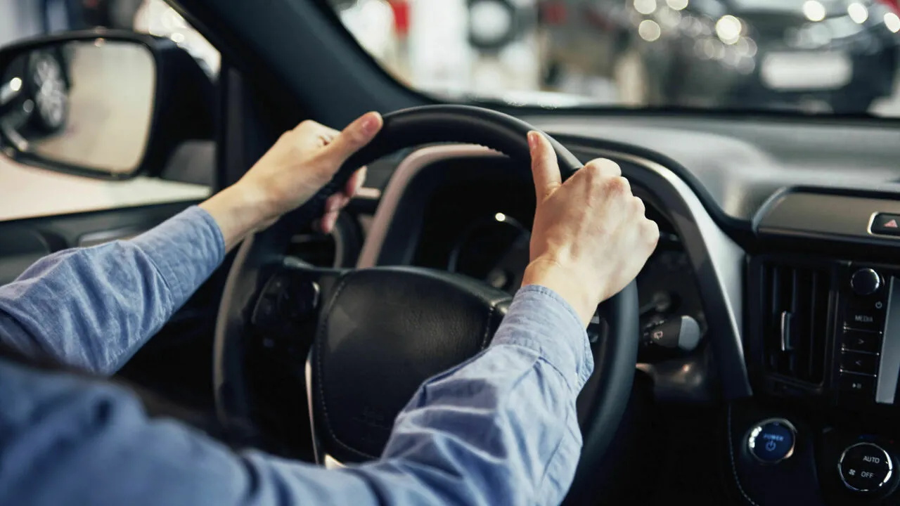 Pasuktas automobilio vairas