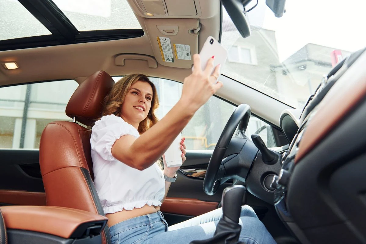 Telefono naudojimas vairuojant automobilį