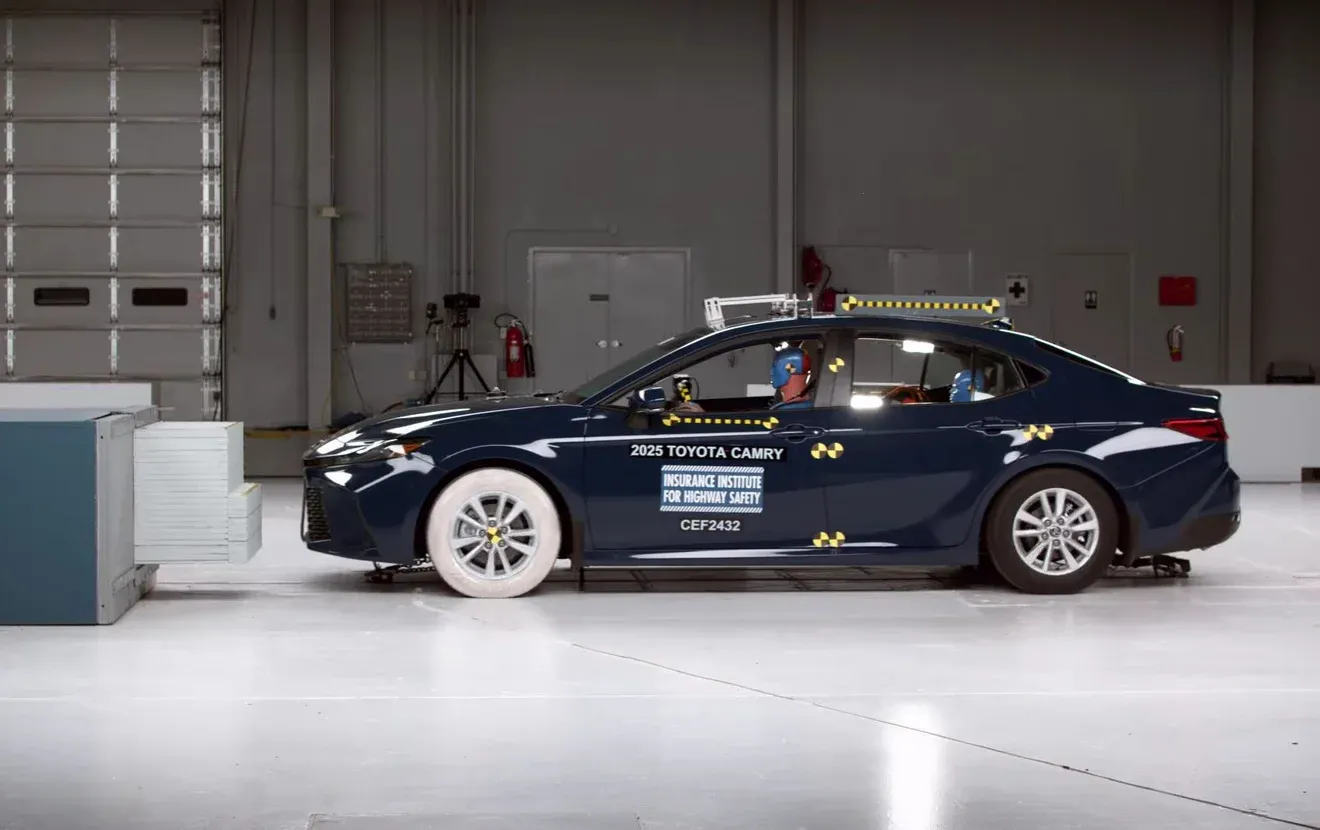 Toyota Camry saugumo testas