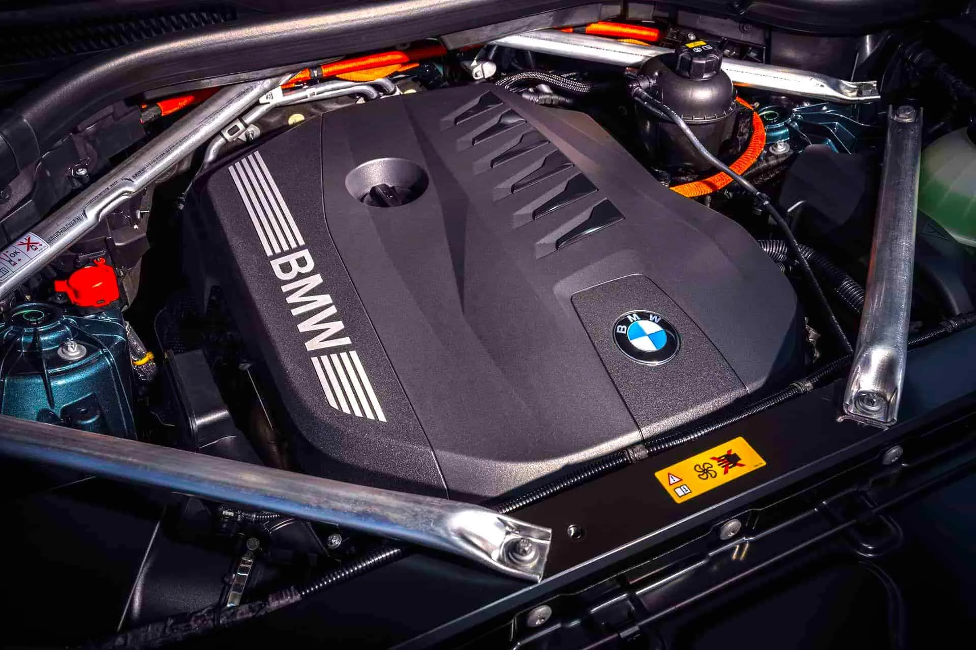 Vienas geriausių variklių - BMW 3,0 litro I-6 PHEV