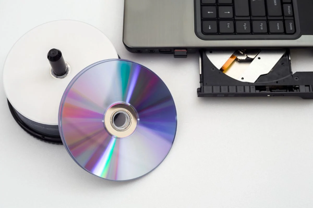 CD ir DVD kompaktai