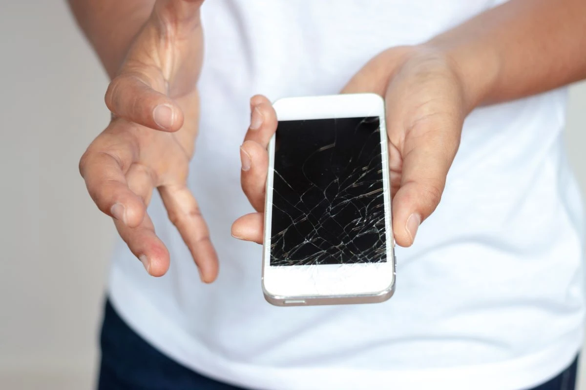 Telefono su skilusiu ekranu geriau nenaudoti