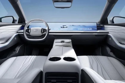 Didžiulis Geely Galaxy E8 ekranas