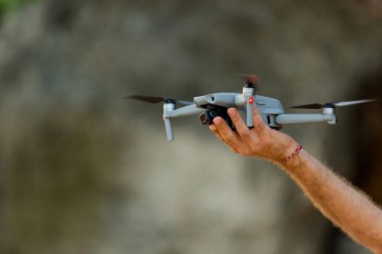 Dronai pristato siuntinius į kalėjimus