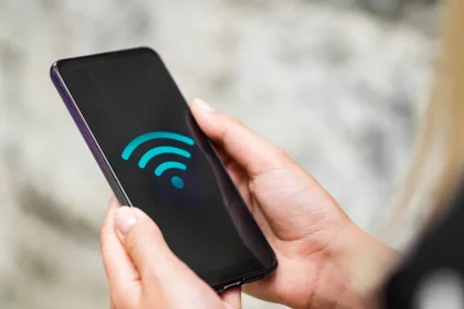 Kodėl nereikėtų dalinti WiFi slaptažodžiu