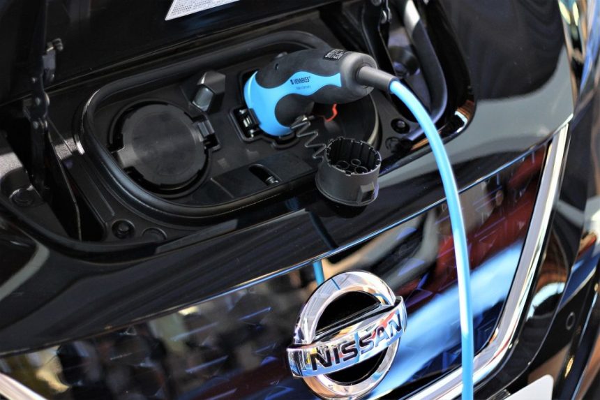 Nissan taip pat turi problemų dėl pardavimų