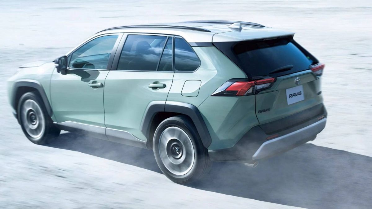 Toyota pristatė atnaujintą 2025 metų „RAV4“