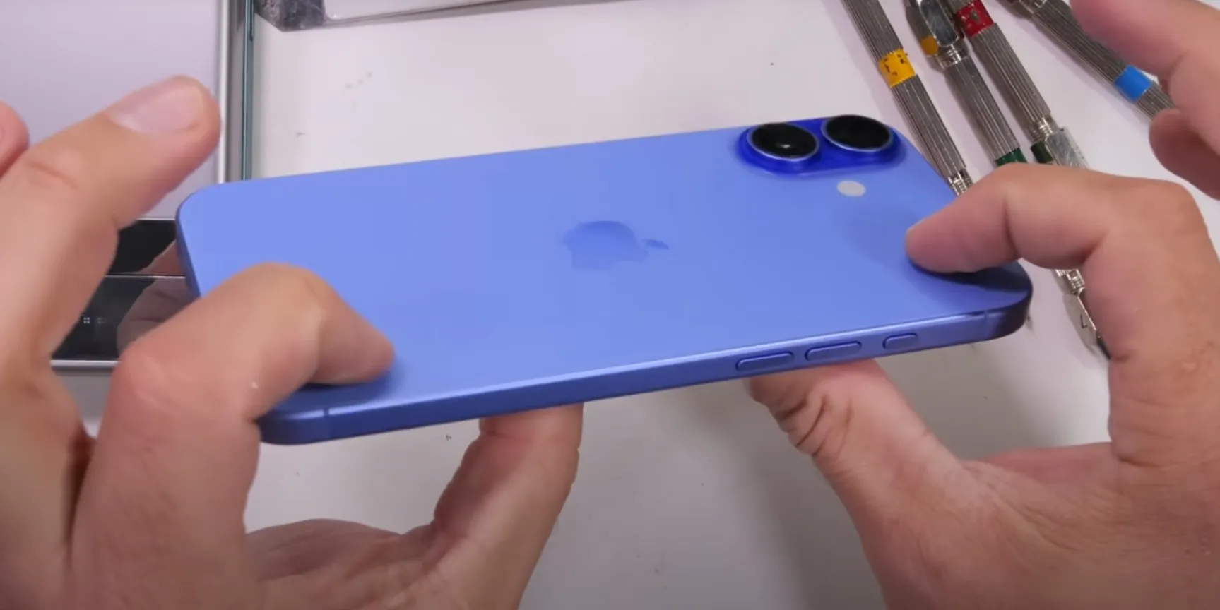 iPhone 16 telefono sulenkimas