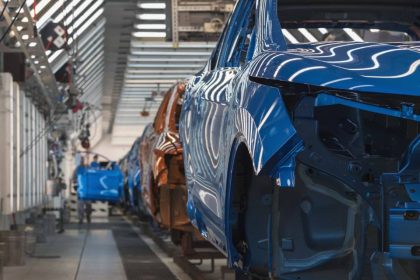 Automobilių gamyba stoja