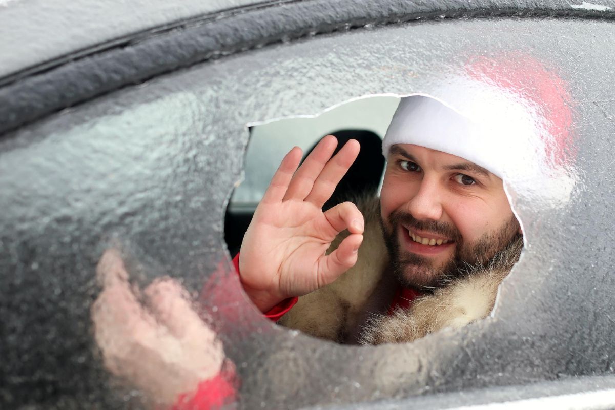Apšalę automobilio langai