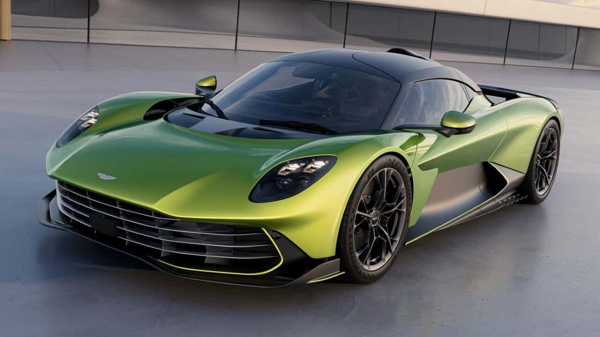 Aston Martin Valhalla 2