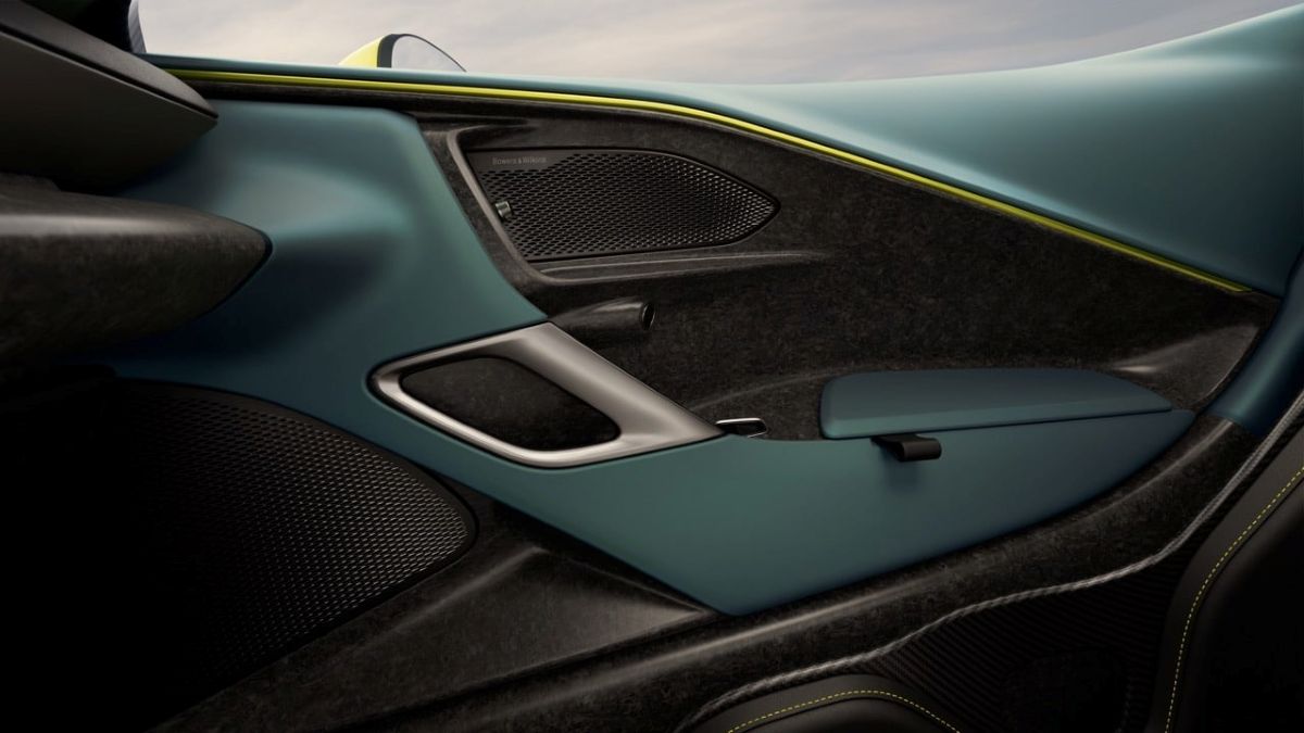 Aston Martin Valhalla 5
