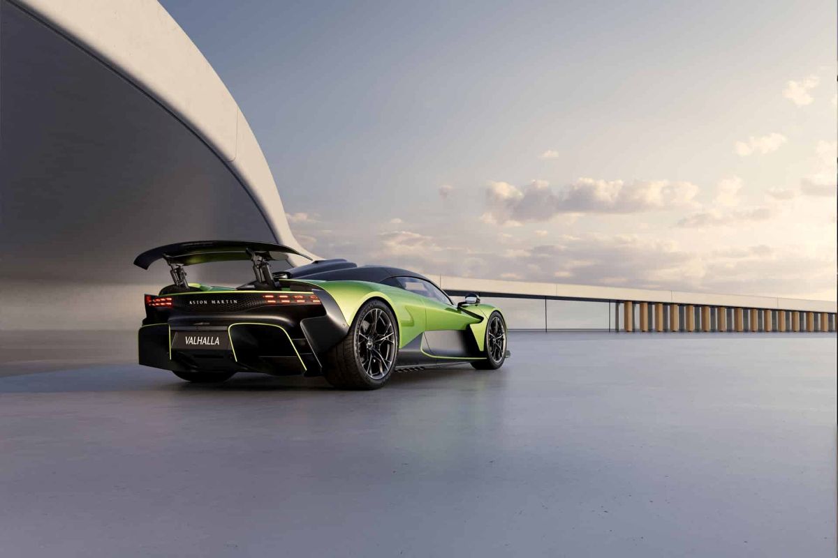 Aston Martin Valhalla 8
