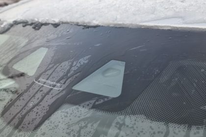 Automobilio radarų ir kamerų nuvalymas