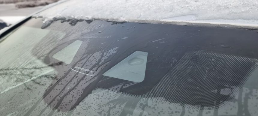 Automobilio radarų ir kamerų nuvalymas