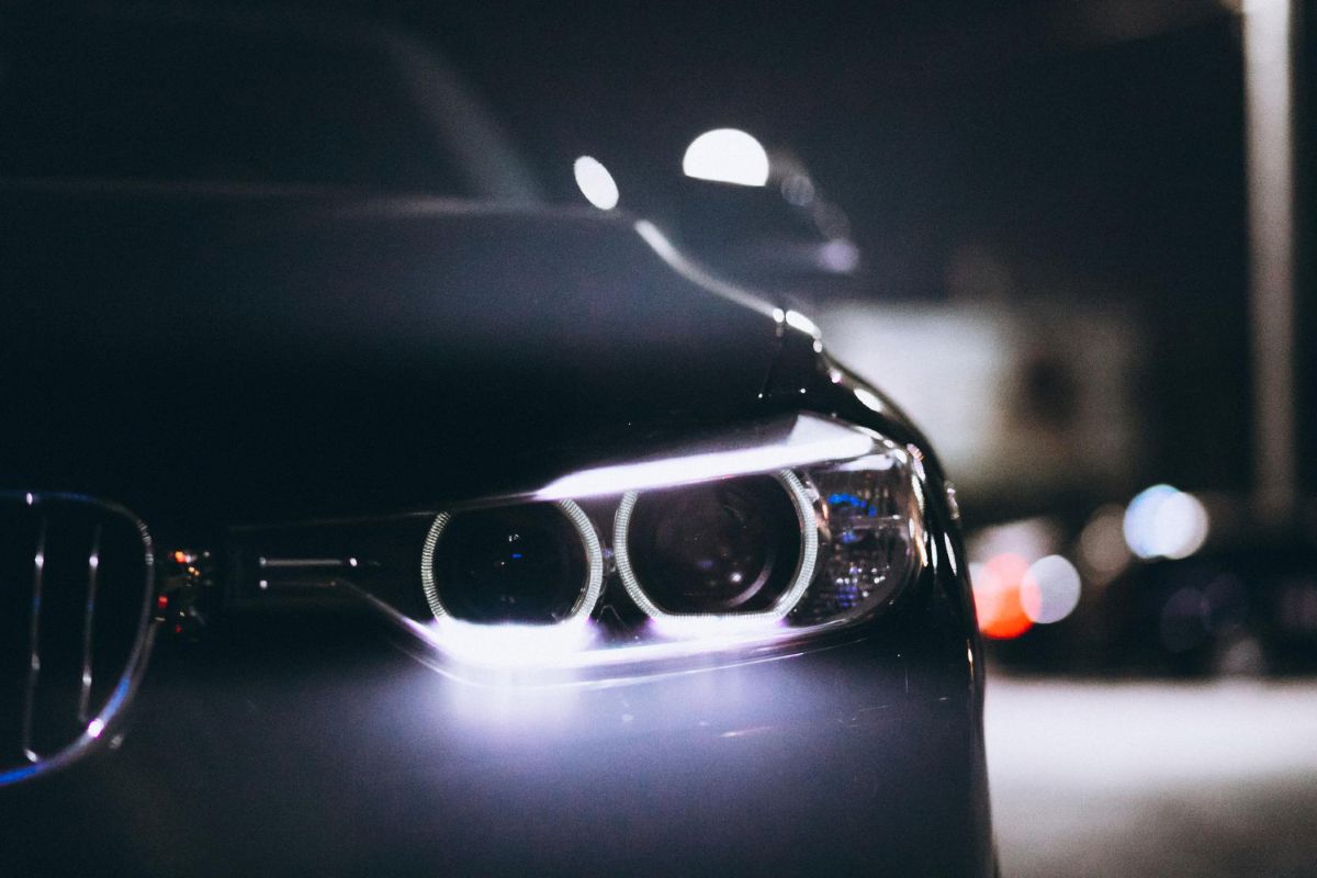 BMW pardavinėjo automobilius rusams