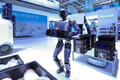 BYD oficialiai žengia į humanoidinės robotikos rinką