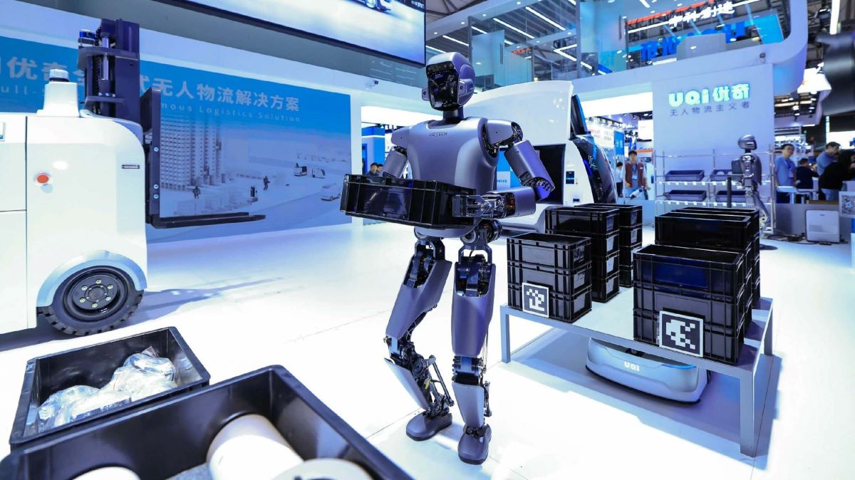BYD oficialiai žengia į humanoidinės robotikos rinką