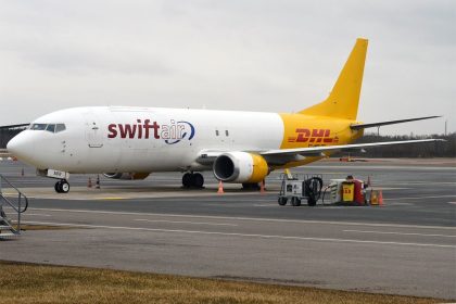 DHL Boeing 737