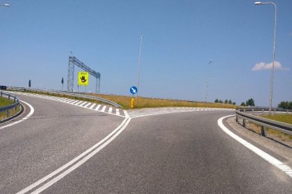 Didelis kelio ženklas - ranka ir STOP