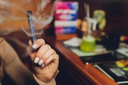 El. cigarečių pardavimas nepilnamečiams bus skausmingas