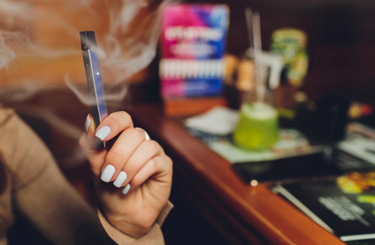 El. cigarečių pardavimas nepilnamečiams bus skausmingas