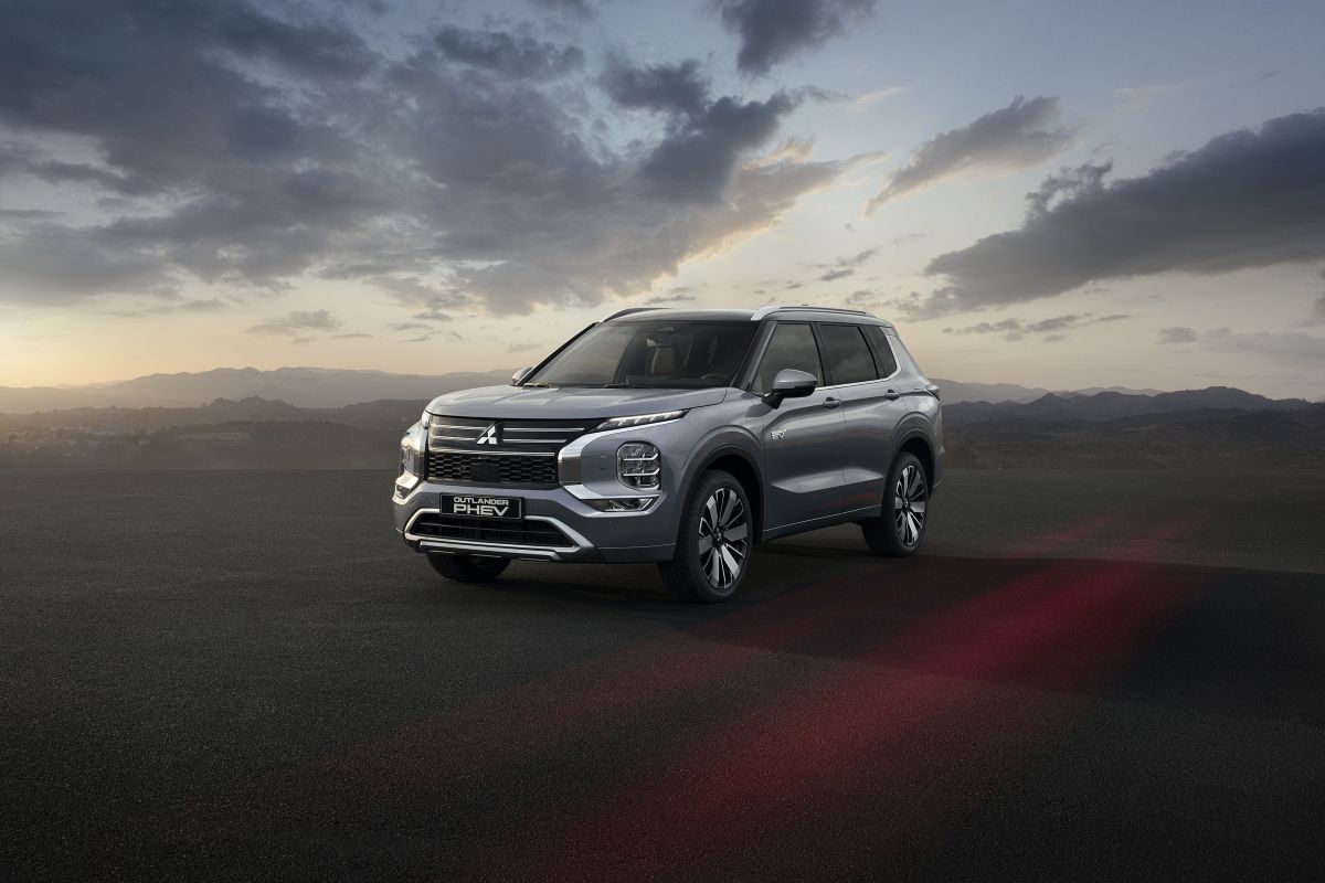 Mitsubishi Outlander PHEV 2025
