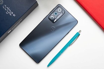 Motorola Edge (2020 m.)