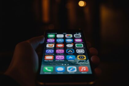 Programėlės jūsų telefone gali jus sekti / Freepik DI nuotr