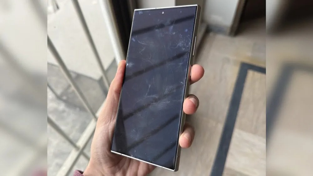 Samsung S24 Ultra ekrano apsaugos problemos