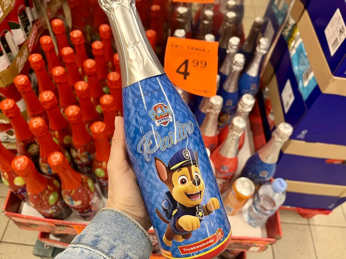 Vaikiškas šampanas Lenkijos parduotuvėje
