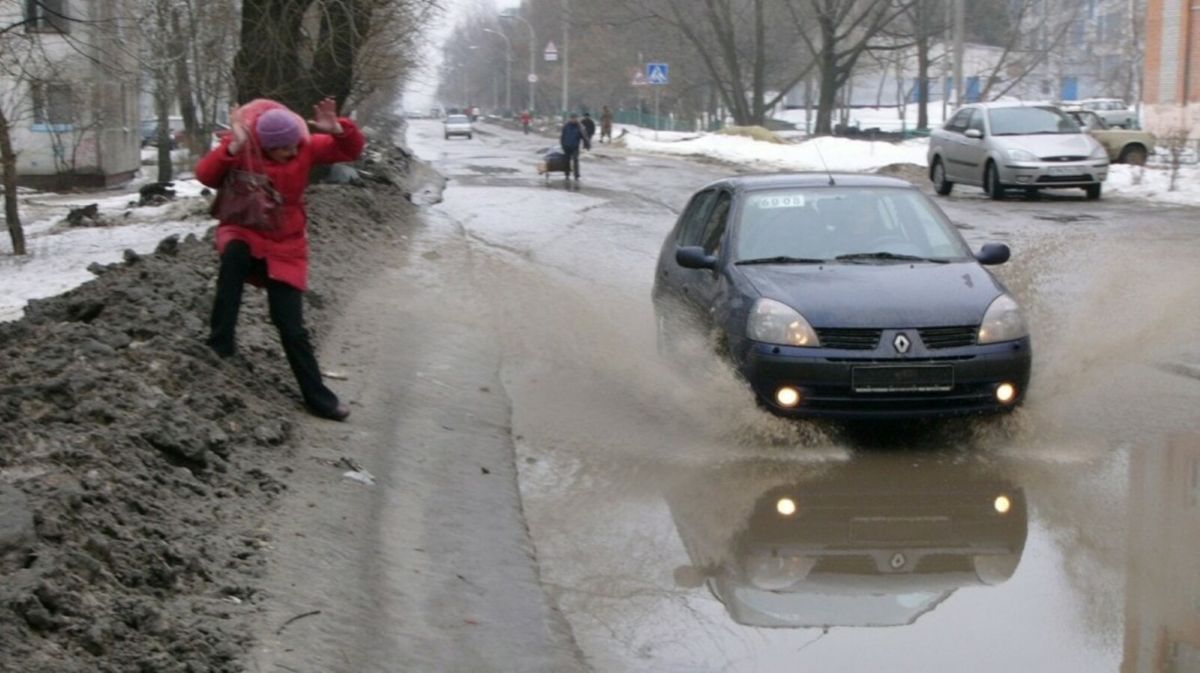 Vairuotojas aptaško žmogų