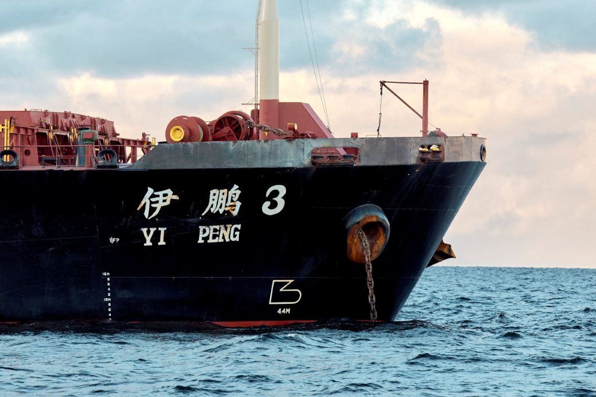 Kinų "Yi Peng 3" laivas įtariamas sabotažu